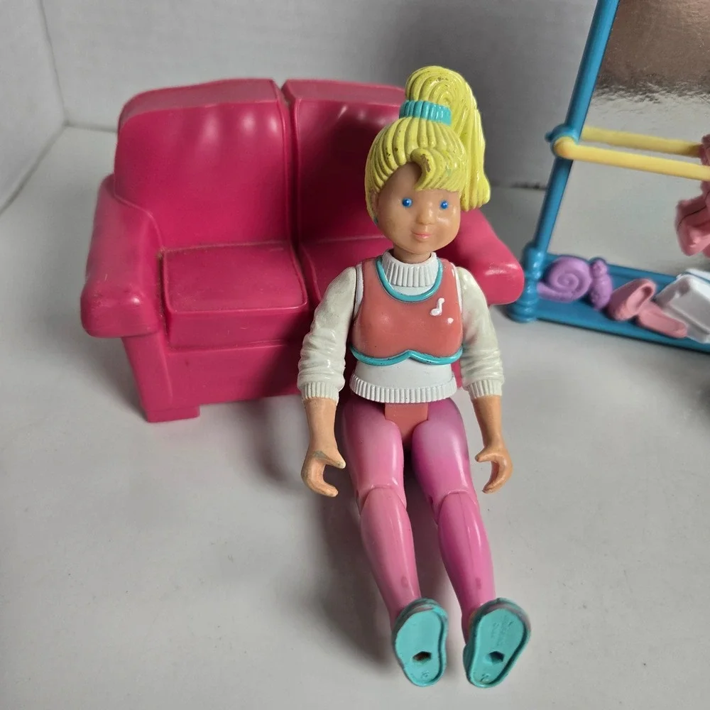 Fisher Price 90s Loving Family Lot of 4 Dollhouse Furniture Doll Blonde Girl